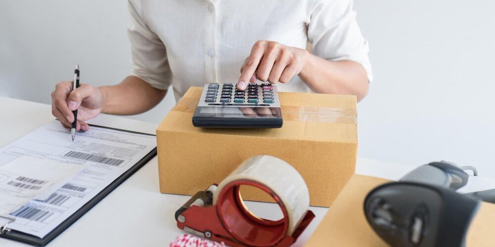 Obliczenie kosztu przesyłki kurierskiej