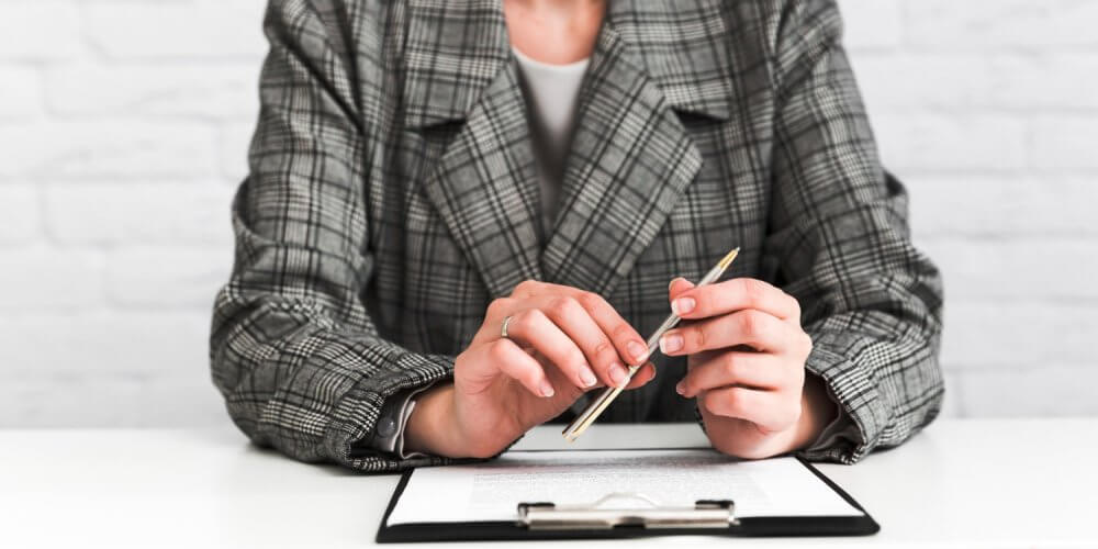 Pisanie protokołu szkody przy reklamacji DHL