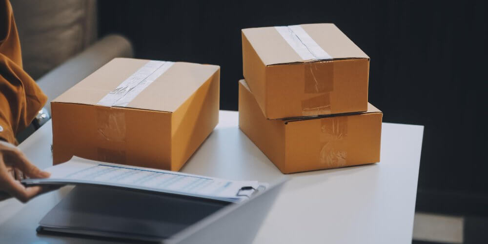 Kontrola celna paczek