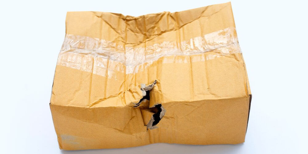 Uszkodzona przesyłka kurierska